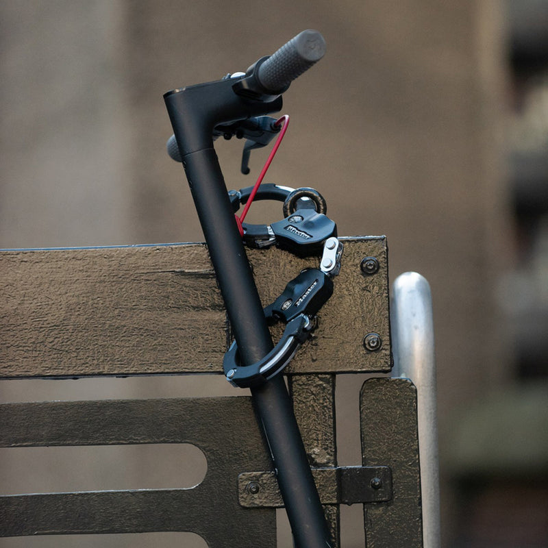 7.6cm diameter hardened steel Street Cuff® locks; single link