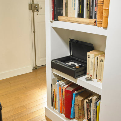 Small quick access compact fingerprint safe