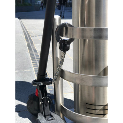 7.6cm diameter hardened steel Street Cuff® locks; 9 links