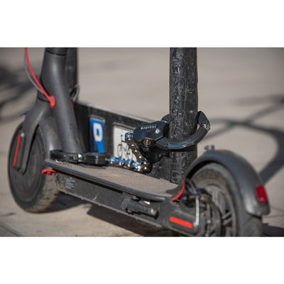 7.6cm diameter hardened steel Street Cuff® locks; 9 links