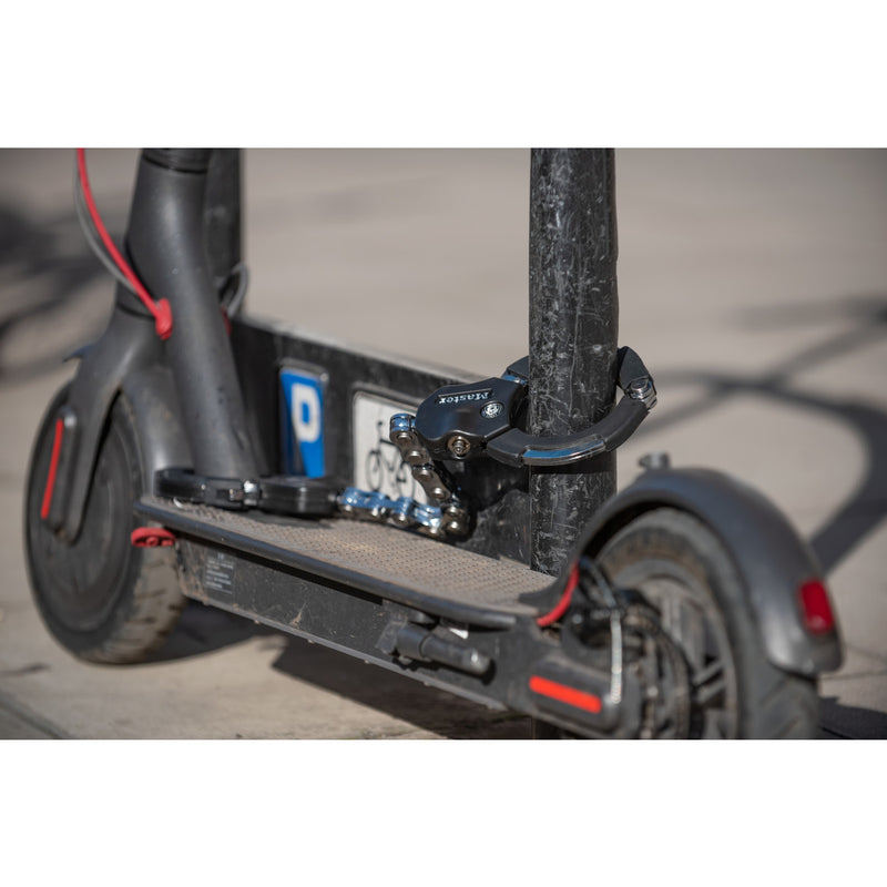 7.6cm diameter hardened steel Street Cuff® locks; 9 links