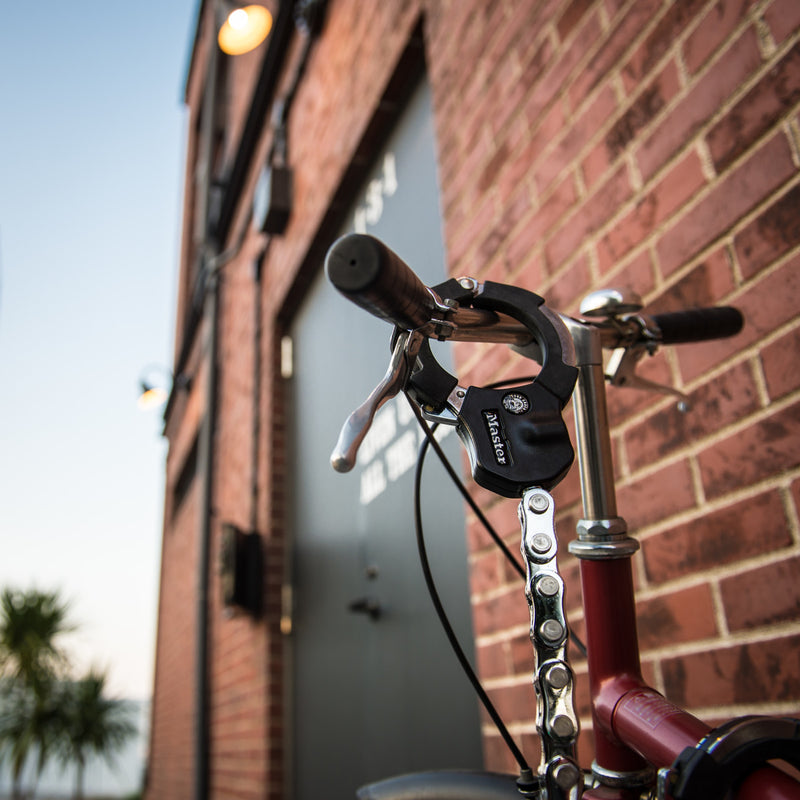 7.6cm diameter hardened steel Street Cuff® locks; 9 links