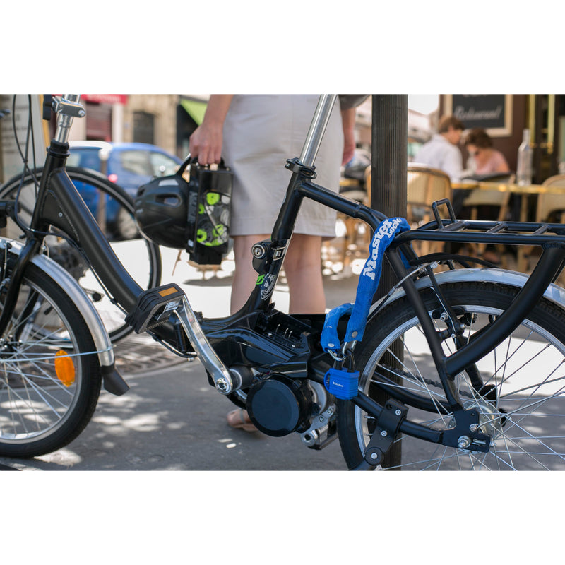 90cm long x 6mm hardened steel chain with 40mm laminated steel padlock; assorted colours