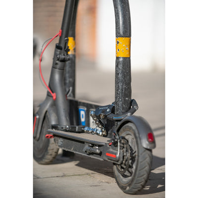 7.6cm diameter hardened steel Street Cuff® locks; 9 links