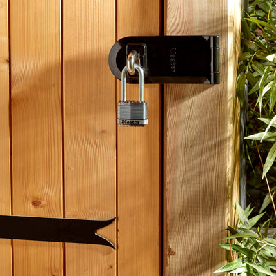 Candado de acero laminado Excell® de 45 mm de ancho con grillete de 51 mm de largo; paquete de 3