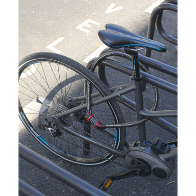 1 m lang x 18 mm diameter instelbaar eigen combinatieslot met gepantserde kabel; zwart